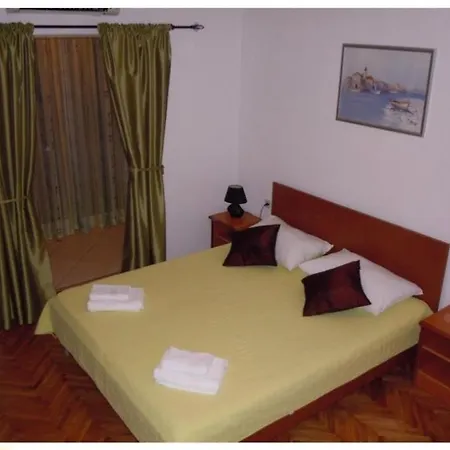 Vila Mira Roso Apartment Makarska
