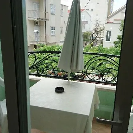 Vila Mira Roso Apartment Makarska